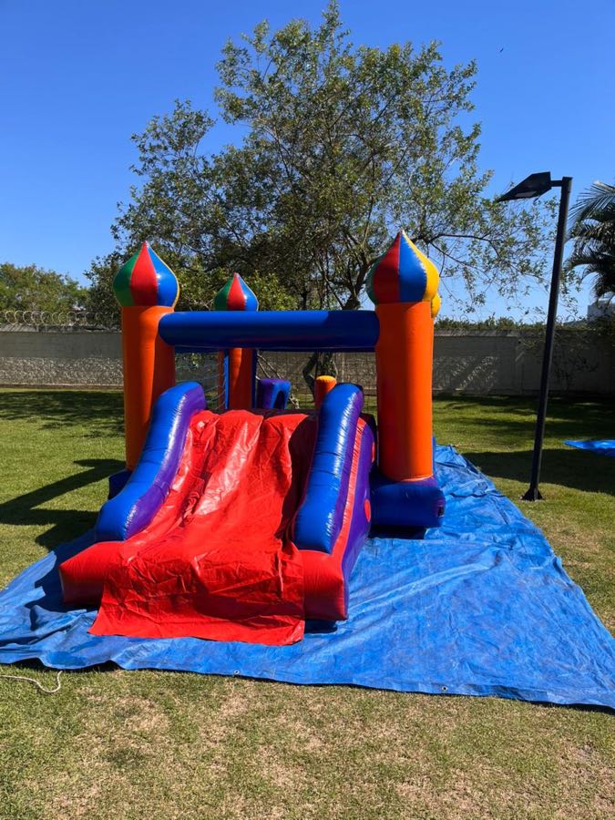 Aluguel de Piscina de Bolinhas Castelinho para festa no Rio de Janeiro